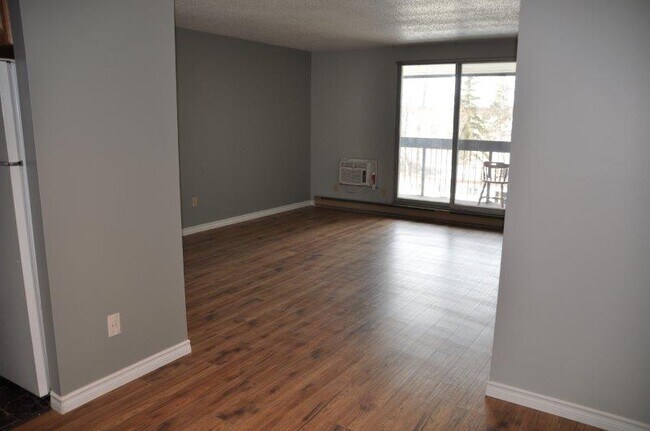 Photo du bâtiment - 730 Kenaston Blvd