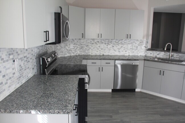 Kitchen - 114 SW Peacock Blvd