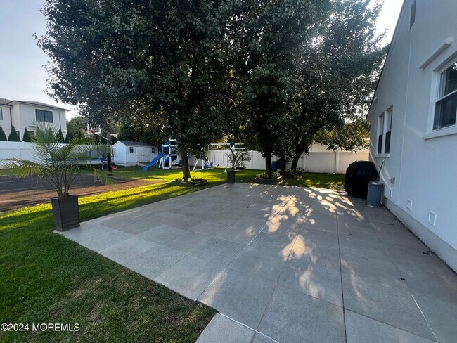 Building Photo - 324 Highland Ave
