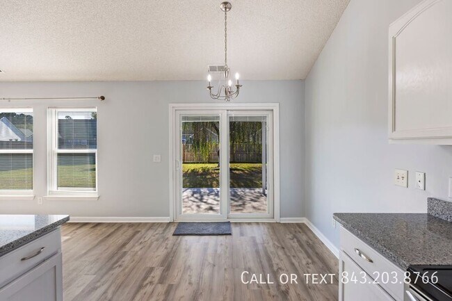 Foto del edificio - 106 Donovan Ct