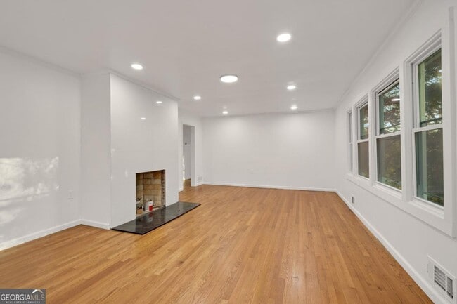 Building Photo - 1382 Childress Dr SW