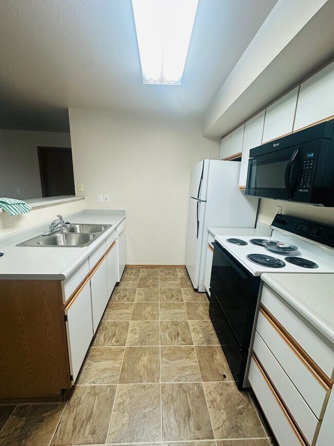 Foto del edificio - Affordable living at The Westside Apartments