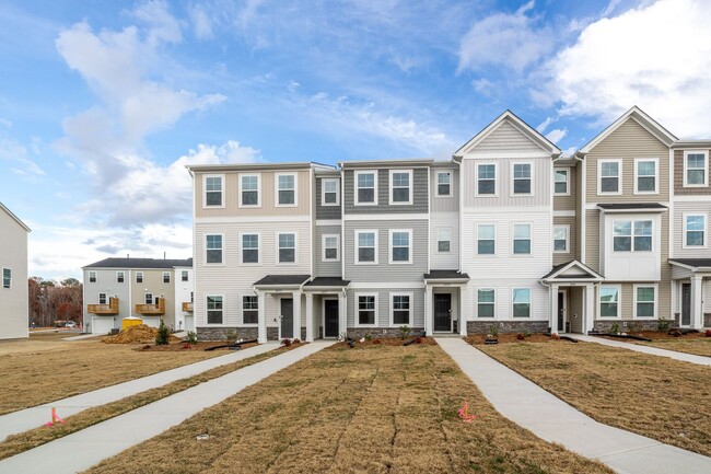 Foto del edificio - New Construction Townhome in SE Raleigh