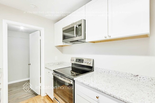 Building Photo - 465 Center Cir SW