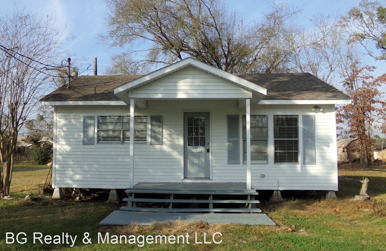 2 br, 1 bath House 1515 Leblanc Street L... House Rental in Sulphur