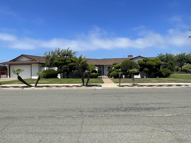 Building Photo - 1290 La Jolla Rancho Rd