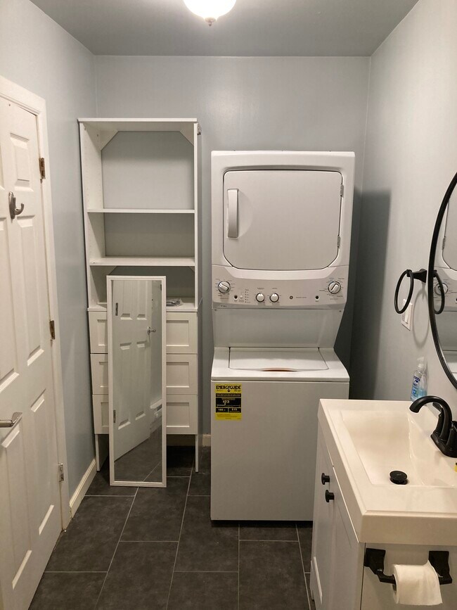 197 Hampden St Unit 1st Floor, Chicopee, MA 01013 197 Hampden St