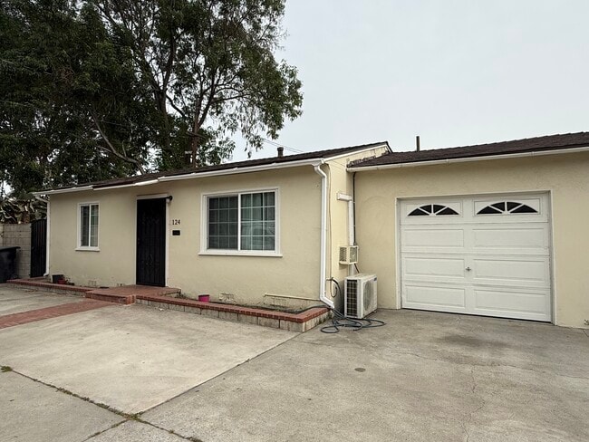 Building Photo - 124 S Cherry St