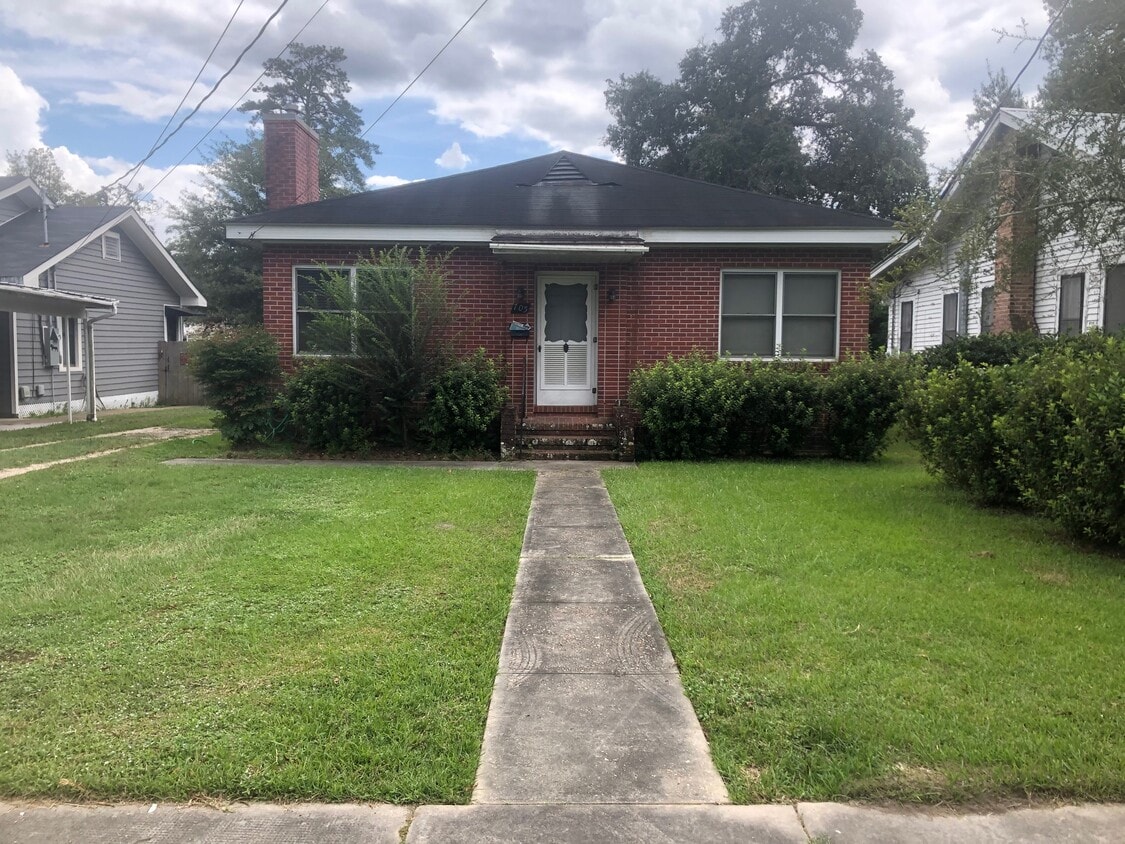 Primary Photo - 705 W Robert St