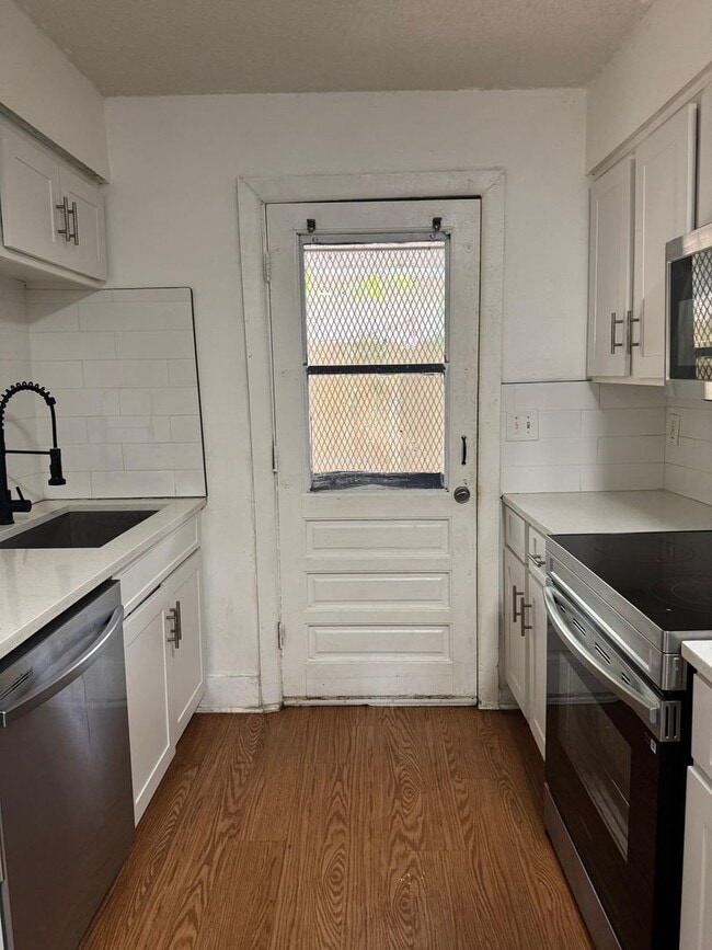 Building Photo - 5/2. Tampa MOVE IN BEFORE END OF June and JULY’S RENT FREE!!!