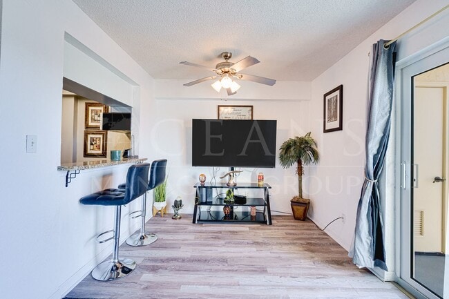 Foto del edificio - Fully Furnished 1BR/1BA Condo – Riverfront...