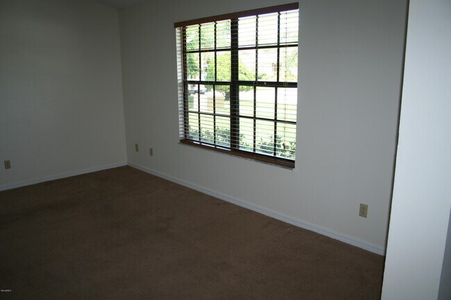 Building Photo - 1220 Ambra Dr