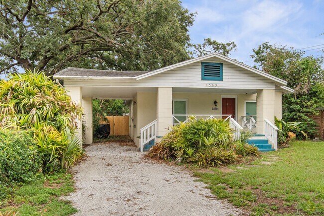 Building Photo - Spacious 2-Bedroom Home with Front Porch, ...