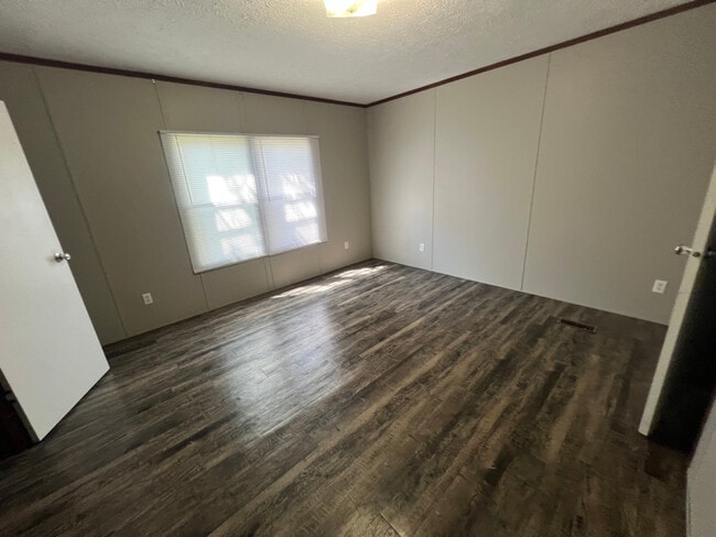 Building Photo - 40 Locust St