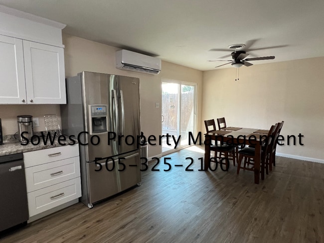 Foto del edificio - Beautiful Remodeled 3 Bed 2 Bath Furnished...