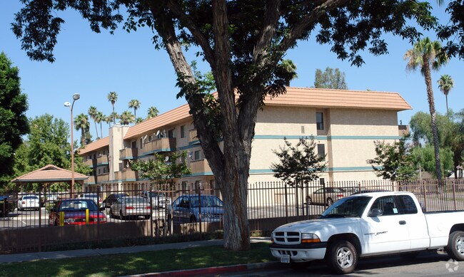 Foto del edificio - Oaktree Apartments
