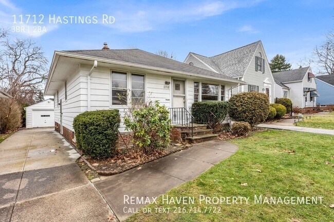 Building Photo - 11712 Hastings Rd. Garfield Heights - Spac...