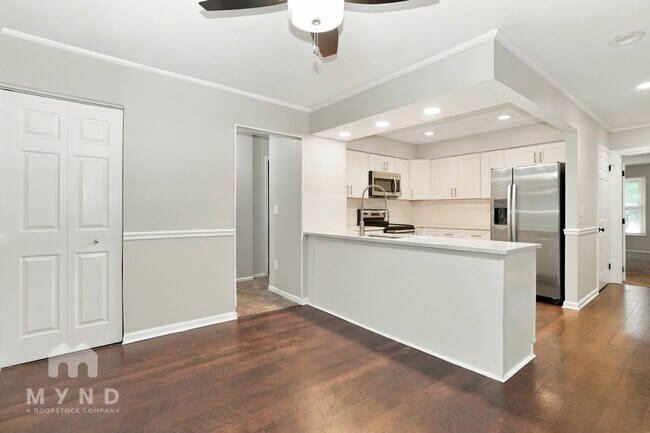 Foto del edificio - 2208 Surreygate Dr