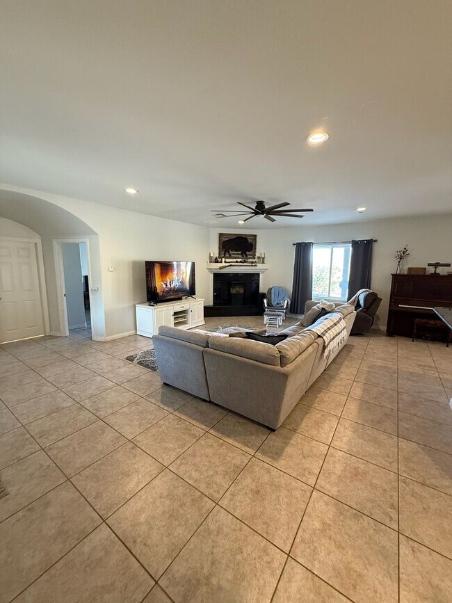 Foto del edificio - ?Unfurnished  dream home in the magical bo...