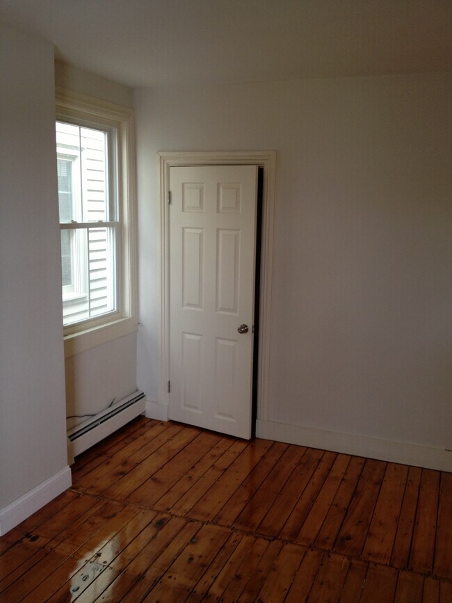 Building Photo - 417 Atwells Ave