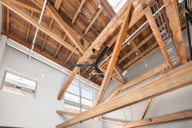 Building Photo - 650 Delancey St