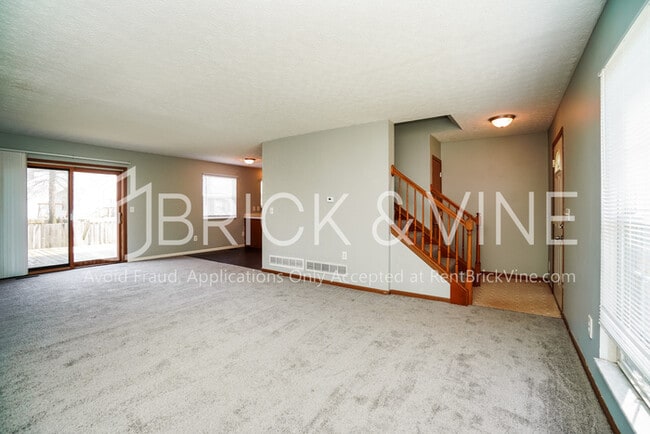Building Photo - 950 Radbourne Dr