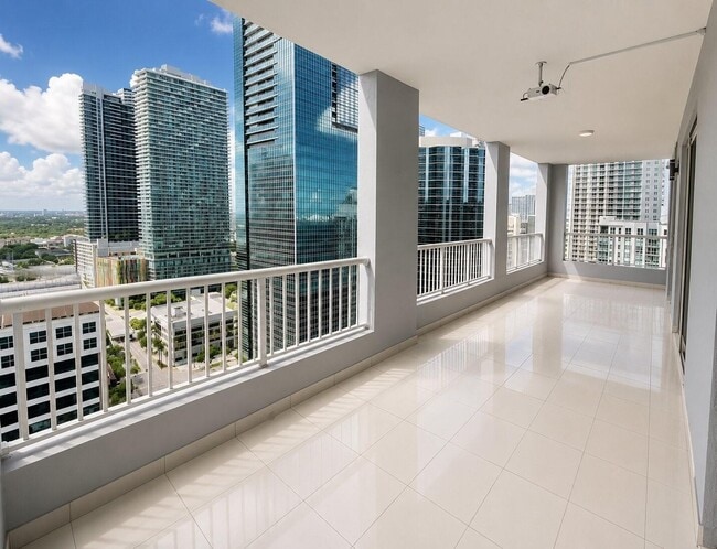 Building Photo - 2475 Brickell Ave
