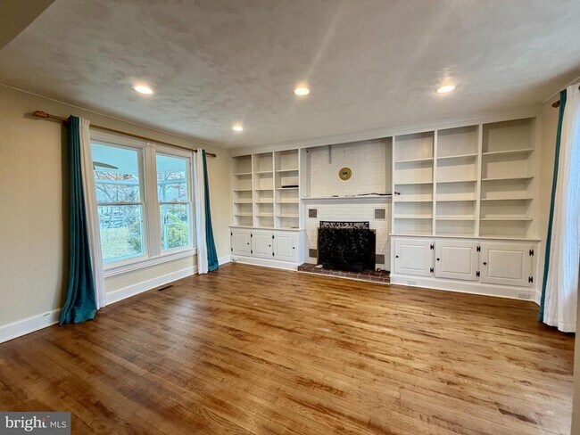 Foto del edificio - 48600 Deep Cove Ln