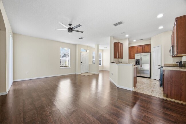 Building Photo - 3 Bed / 2.5 Bath Townhome – 2-Car Garage | Kissimmee, FL