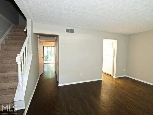 Foto del edificio - 145 Roswell Commons Way