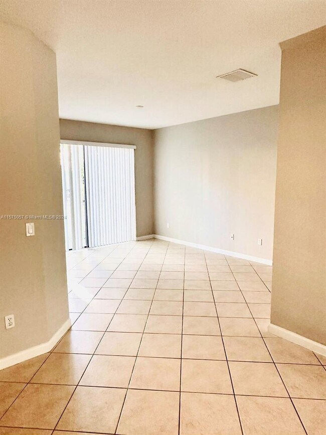 Building Photo - 1706 SW Via Rossa