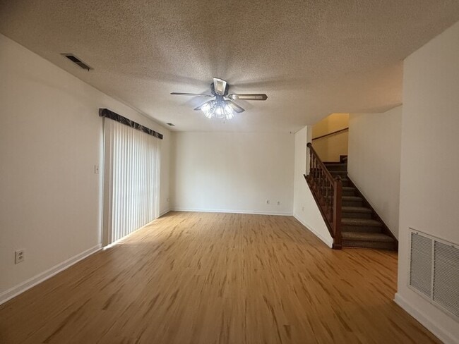 Foto del edificio - Spacious condo at The Oaks of Avent Ferry!