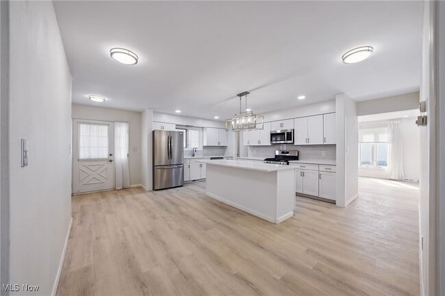 Building Photo - 33115 Ledge Hill Dr