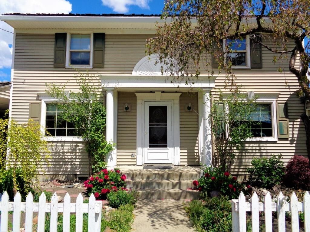 Primary Photo - 807 F Ave