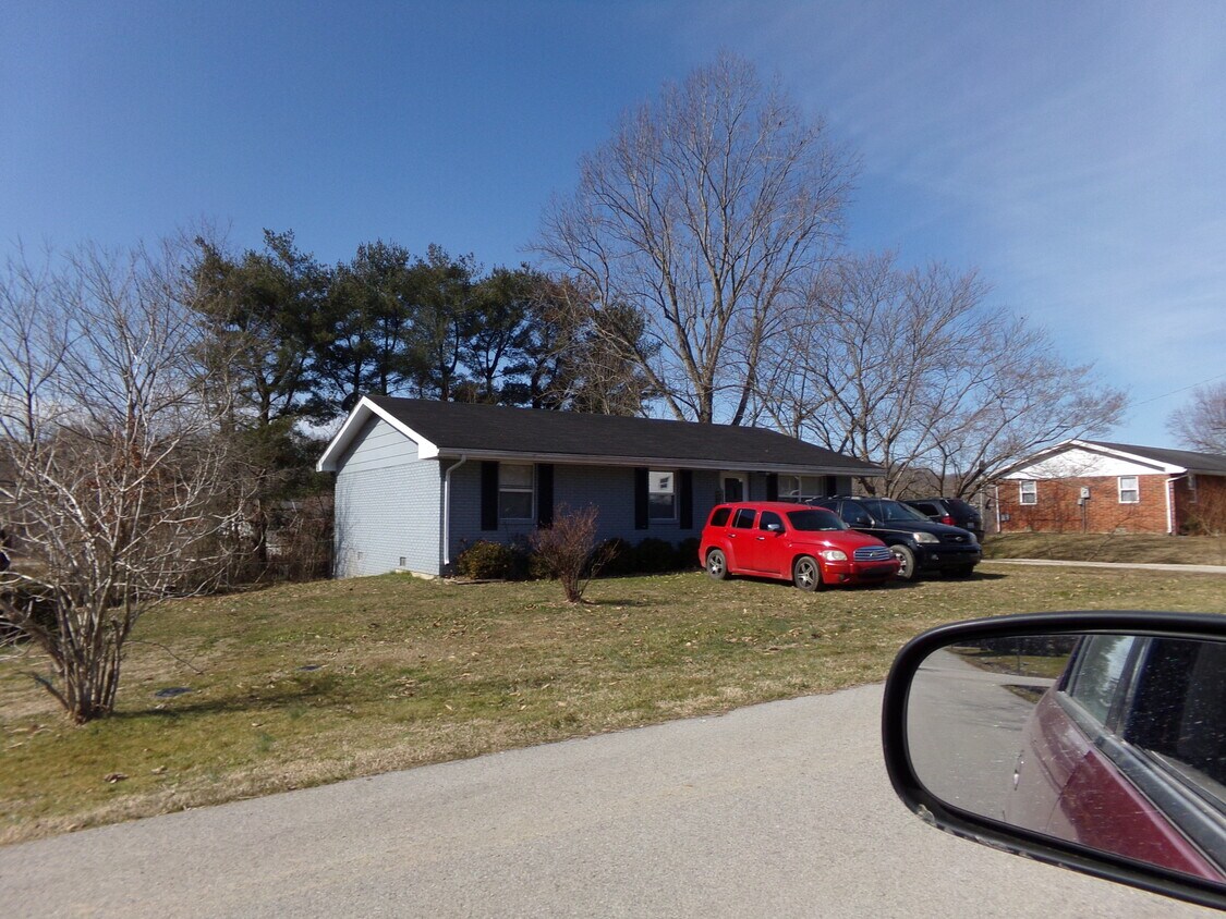 27 Clayton Ln N, Morehead, KY 40351 House Rental in Morehead, KY