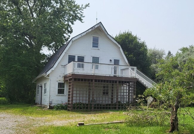 Building Photo - Secluded 4-Bedroom Carriage House with Workshop on Private Road