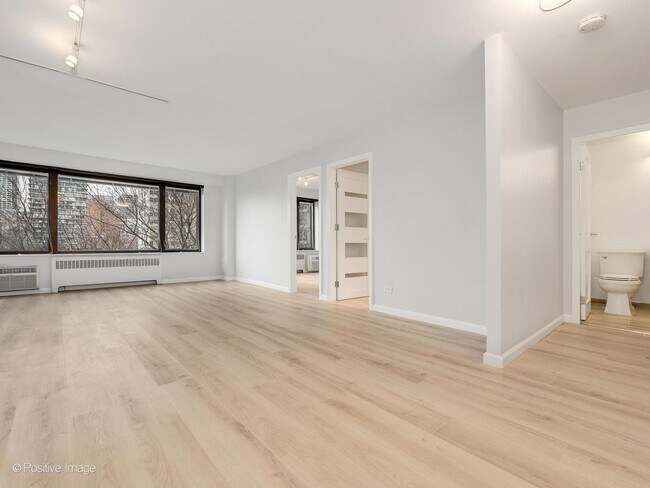Foto del edificio - 3100 N Lake Shore Dr