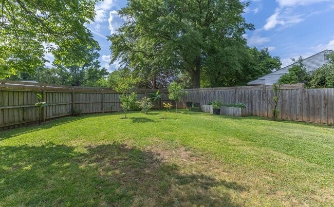 Building Photo - 104 Sharyn Ln