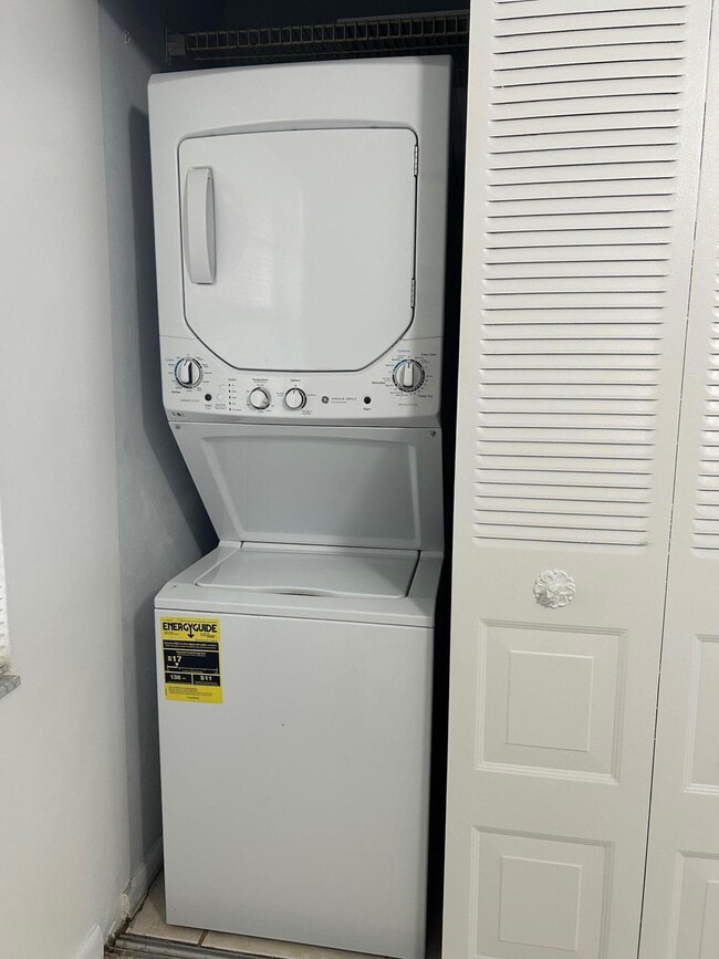 Building Photo - 25 Abbey Ln