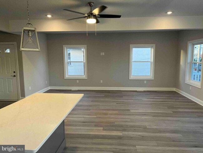 Building Photo - 118 W Rio Grande Ave