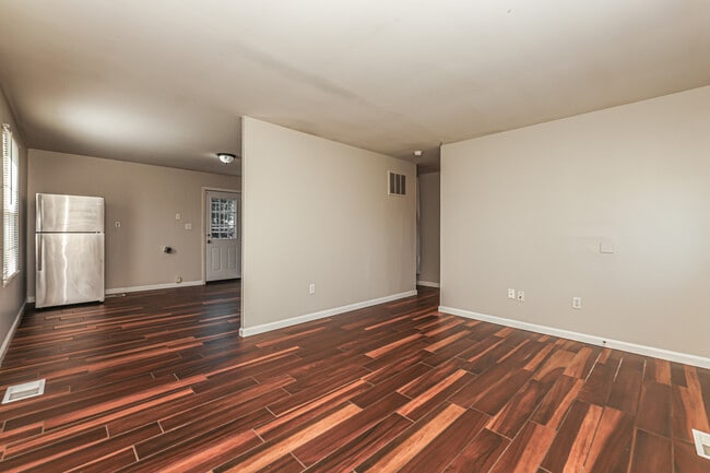 Building Photo - 1240 Berwald Dr