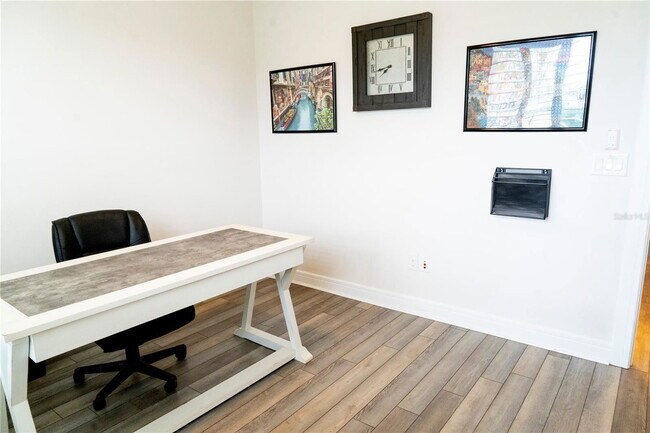 Foto del edificio - 6293 Bradford Woods Dr