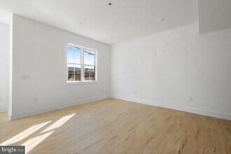 Building Photo - 1221 4 St
