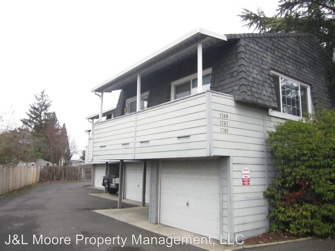 Primary Photo - 2611-1769 Biddle Rd
