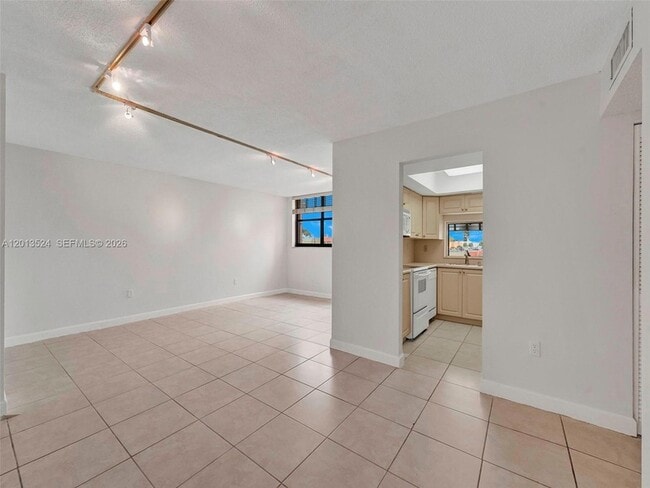 Building Photo - 9420 W Flagler St