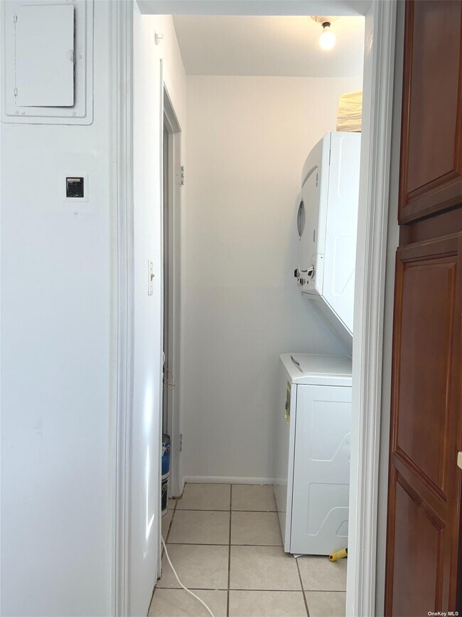 Foto del edificio - 57-42 224th St