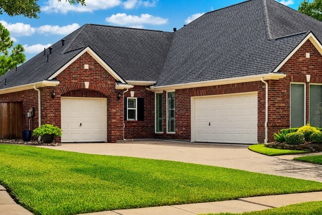 Building Photo - 16415 Burham Park Dr