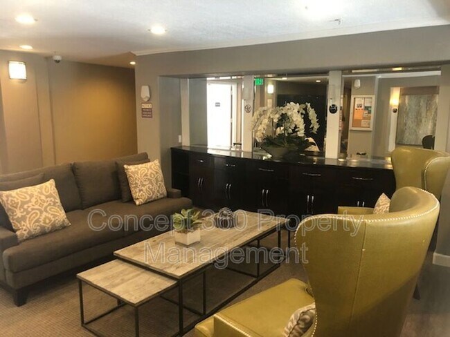 Foto del edificio - 838 Pine Ave