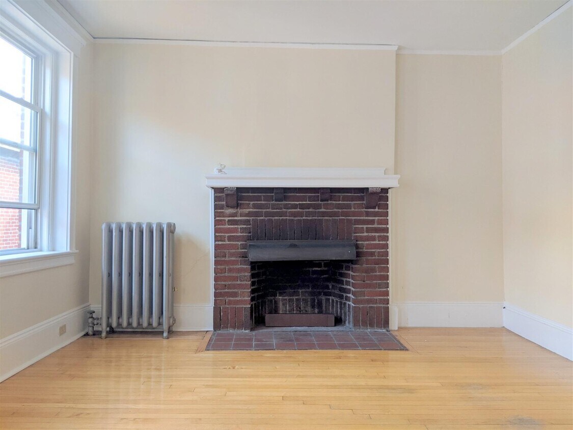 Primary Photo - 15 Craigie St