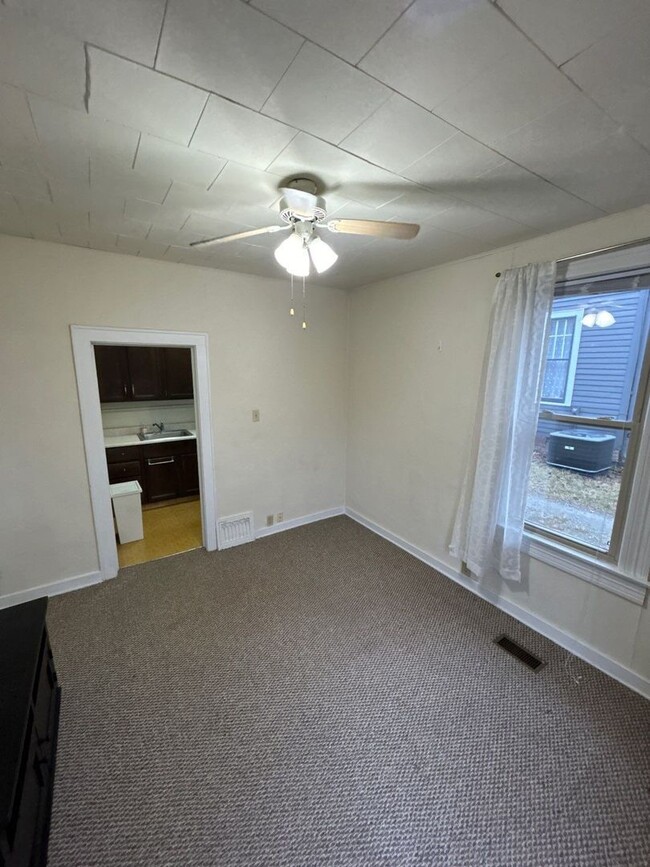 Building Photo - 100 Sylvia St